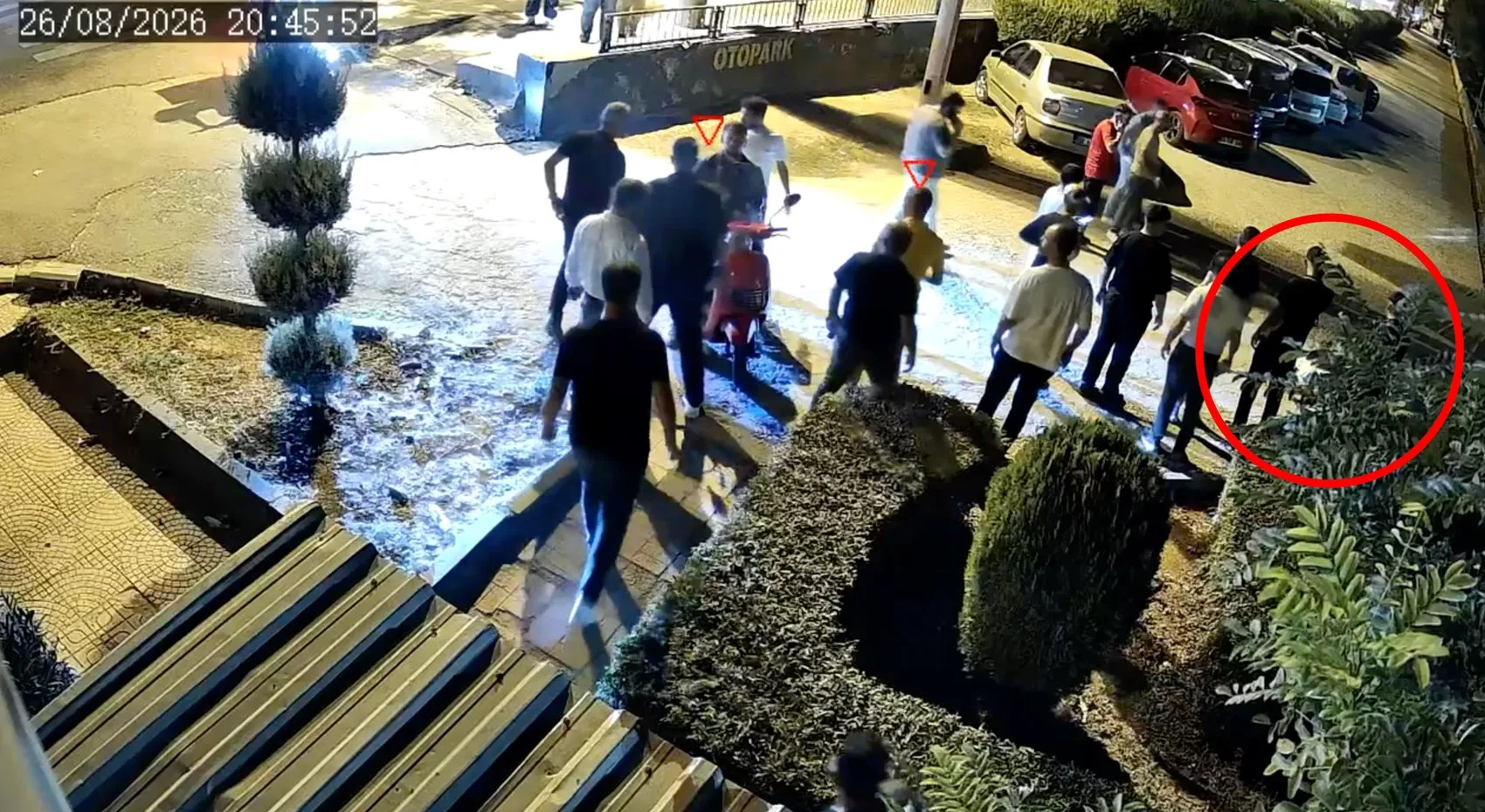 Diyarbakır'da boşanma aşamasındaki eşini parkta vurdu Çocuğunu alıp kaçtı, o anlar