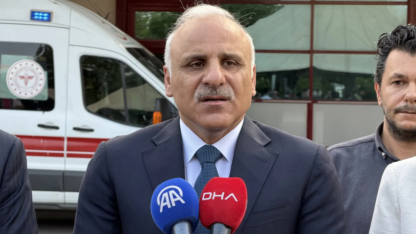 Diyarbakır Lice'de nişan yolunda büyük acı Teker patlaması sonucu 7 kişi hayatını kaybetti