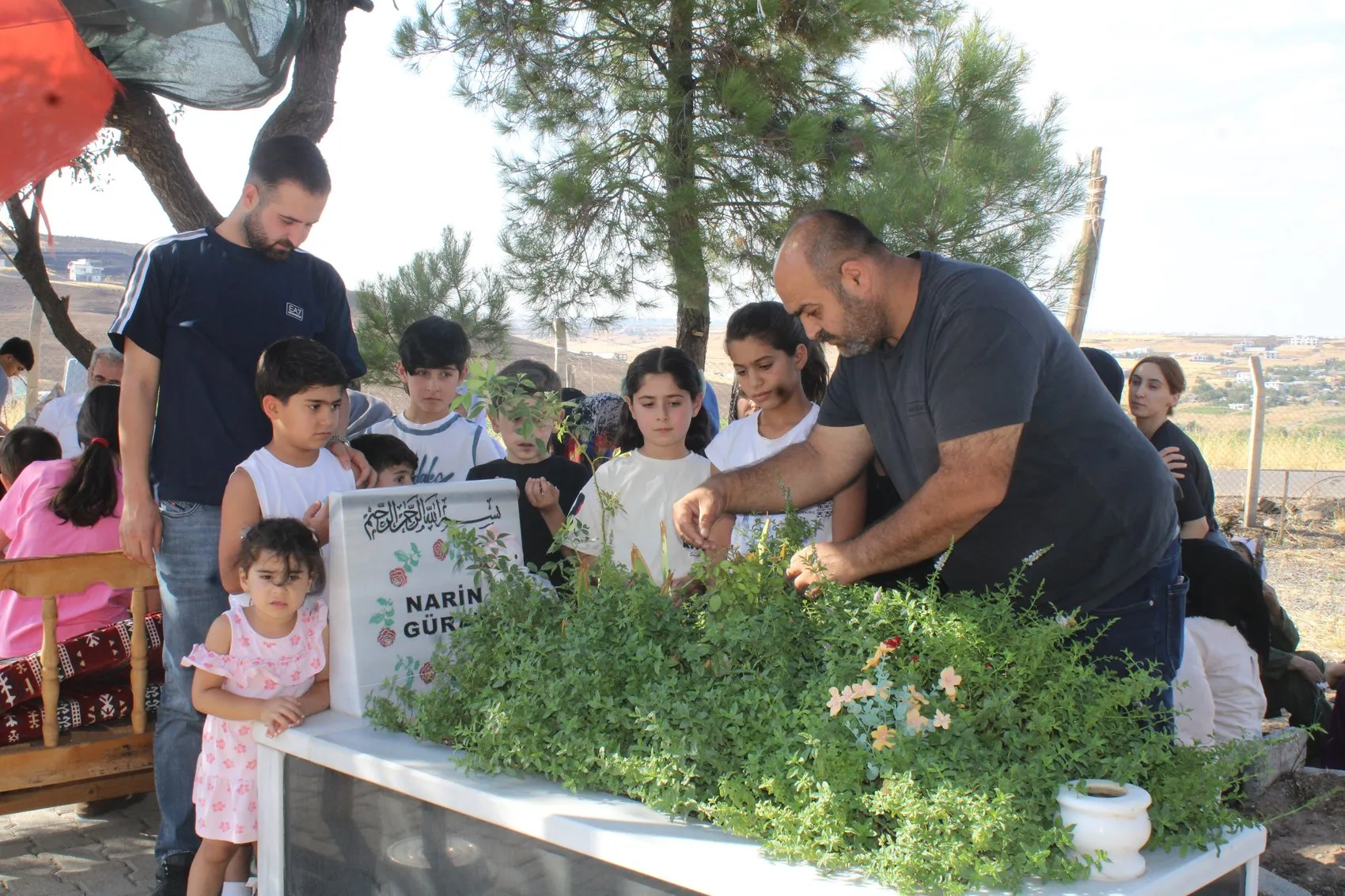 Narin Güran’ın vefatının ikinci yılında baba Arif Güran’dan Diyarbakır’a mevlit daveti