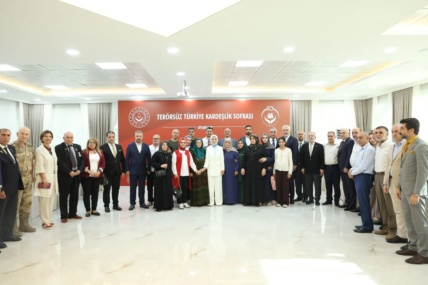 Diyarbakır'da şehit yakınları ve gazilerle bir araya gelen Bakan Göktaş'tan mesaj Terörsüz