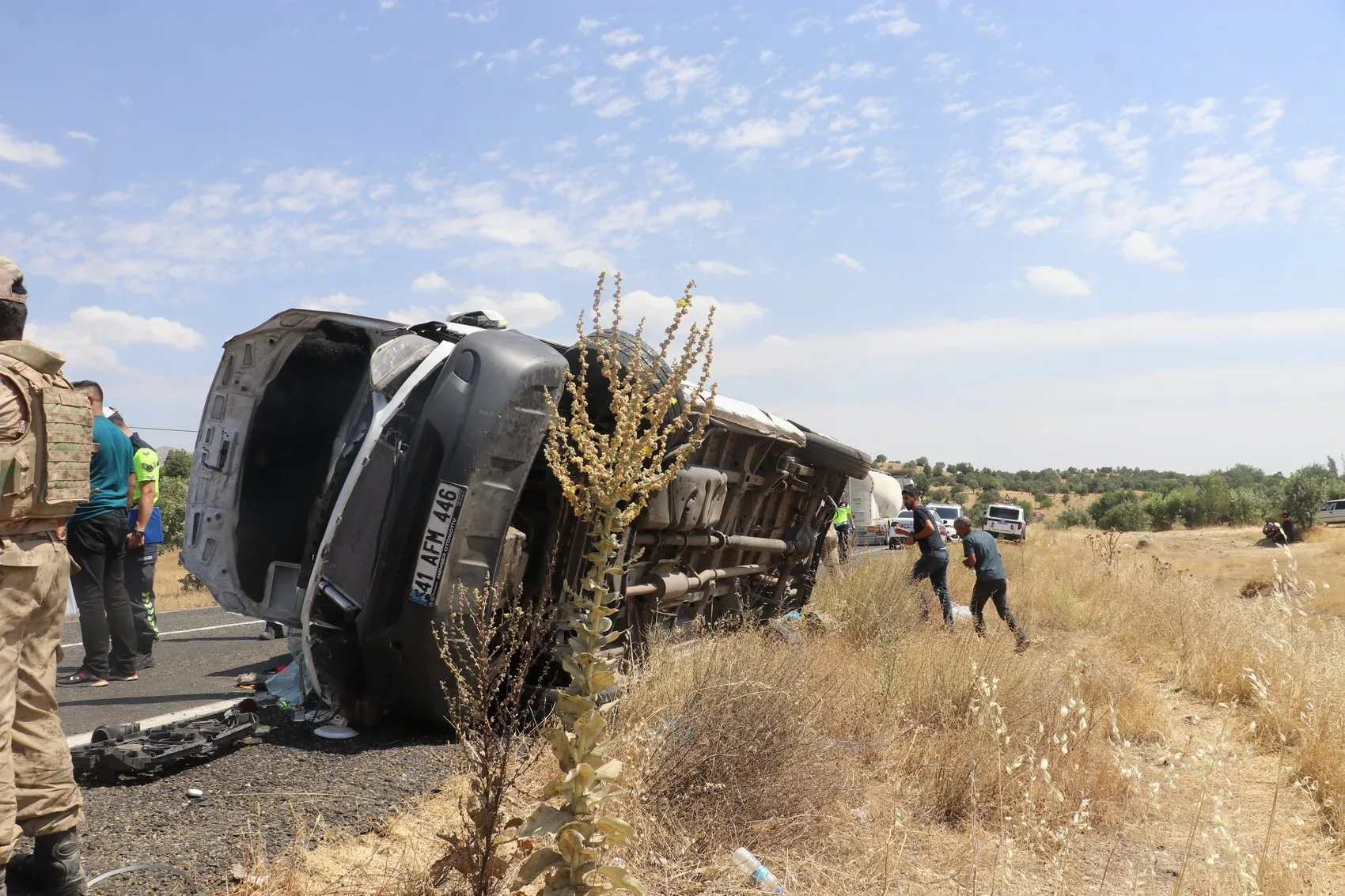 Lice-Kulp kara yolunda minibüs dehşeti 3 can kaybı ve 11 yaralı ile büyük kaza