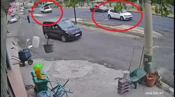 Diyarbakır-Silvan kara yolunda tehlikeli anlar Ani frenle yola saçılan demirler kamerada