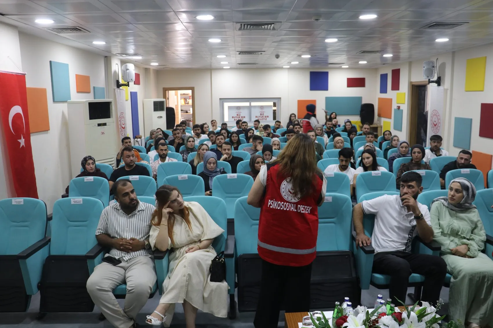 Bakan Göktaş Diyarbakır'da açıkladı Evlilik kredisi alan gençlere TOKİ'de özel kontenjan