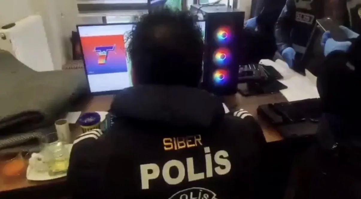 Diyarbakır merkezli siber şebekeye operasyon Acılı ailelere şantaj yapan 2 kişi tutuklandı