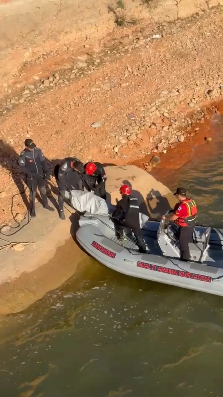 Çınar ilçesindeki Göksu Barajı'nda korkunç manzara Sudan erkek cesedi çıkarıldı