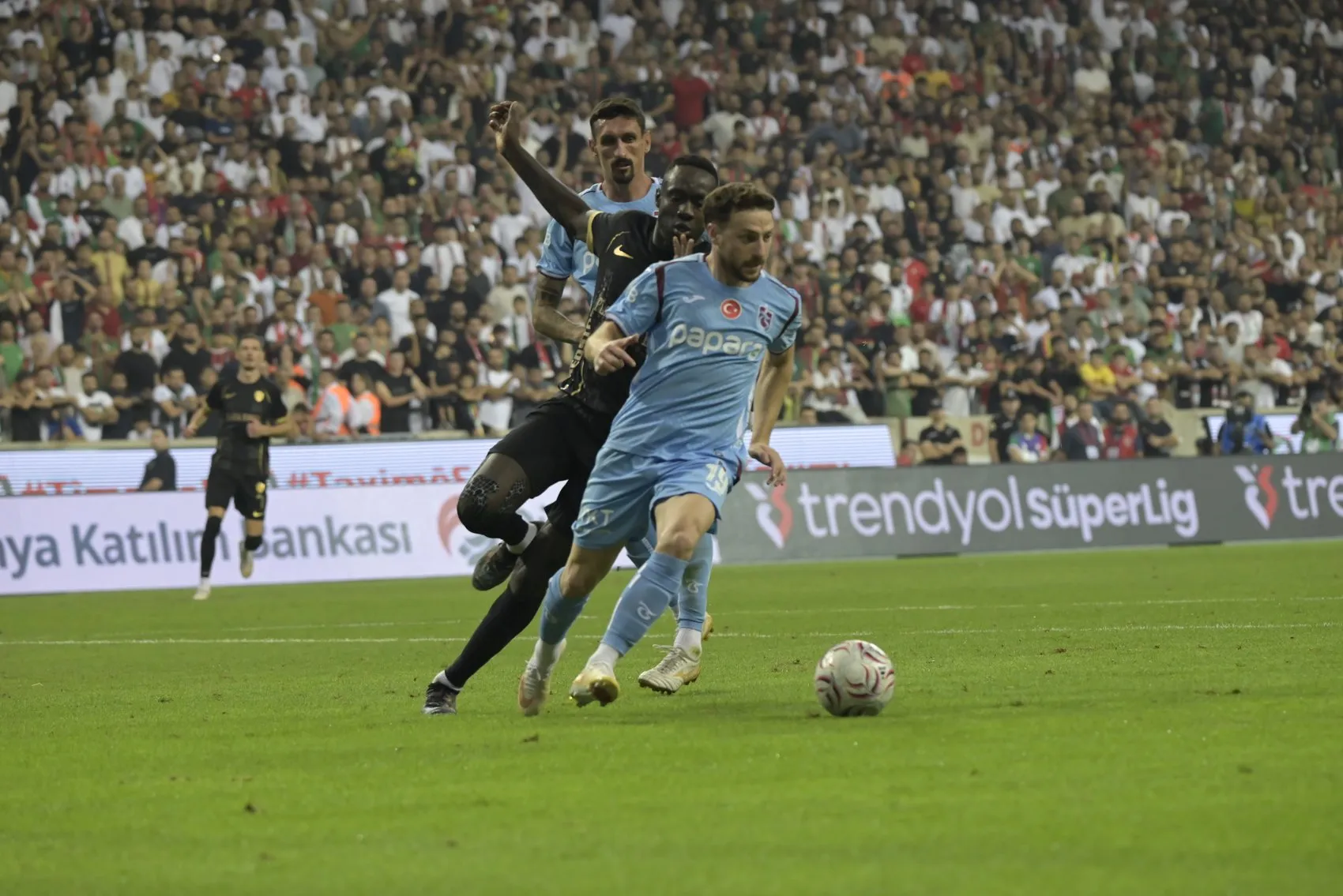 Diyarbakır'da dev maç Amed'in: Trabzonspor'u 90'da Orban'la devirdi