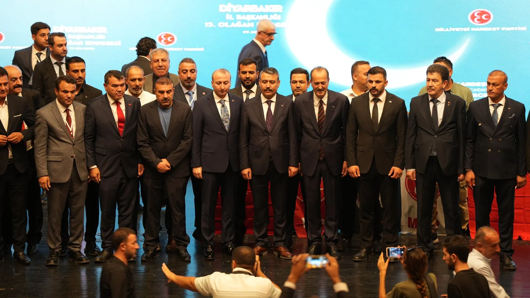 Diyarbakır'da MHP Kongresi Osmanağaoğlu'ndan "kapılar açtık" mesajı, Özcoşkun güven