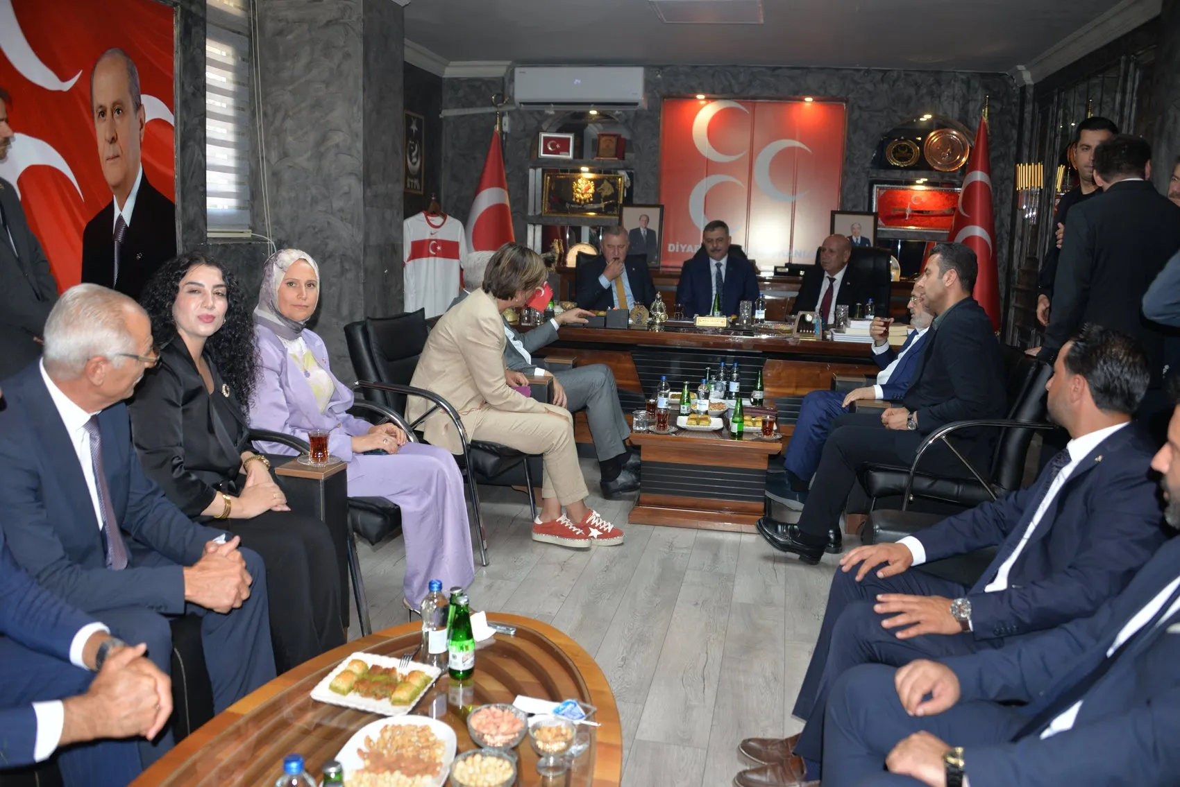 Bakanlar Çiftçi ve Bak Diyarbakır'da Amedspor maçı öncesi kritik temaslar gerçekleştirildi