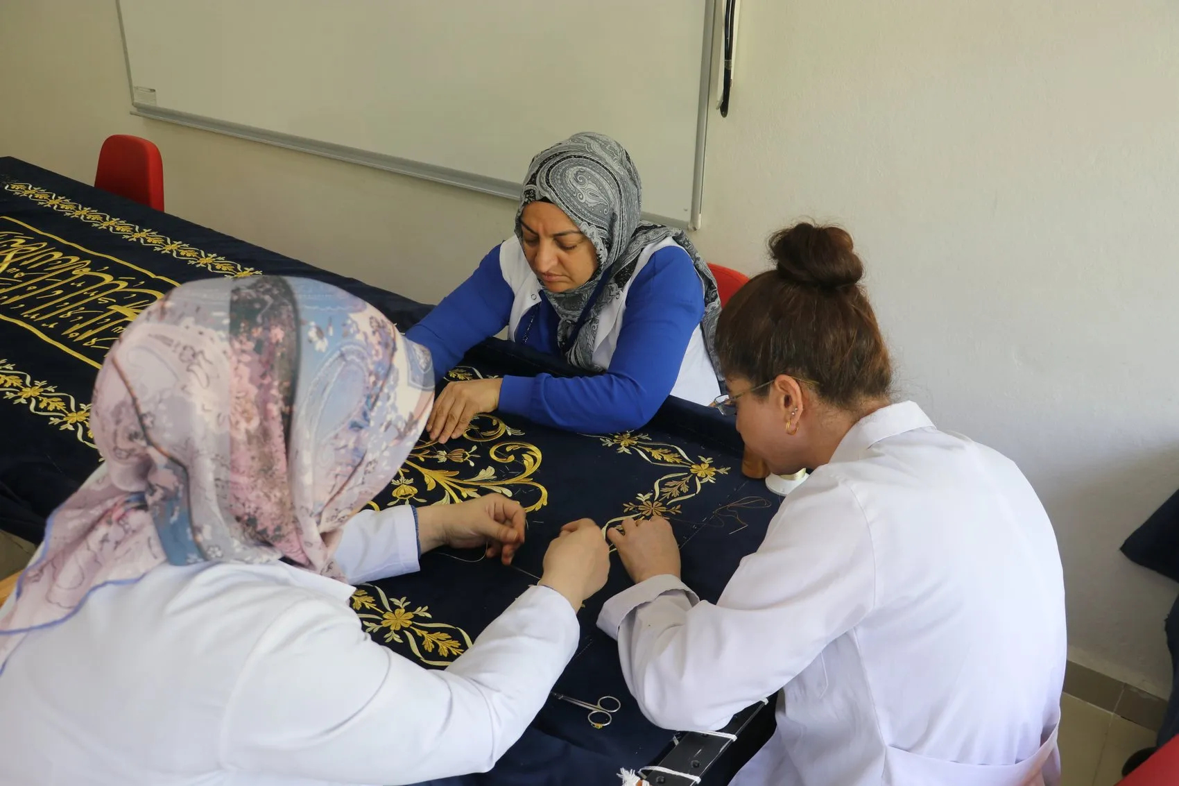 Diyarbakır Olgunlaşma Enstitüsü'nde 3'üncü Selim'in türbe örtüsüne 1,5 yıllık emek Dev