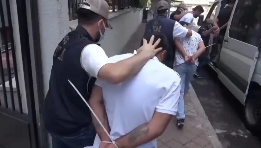Bağlar'da kendilerine görev biçen grubun darp operasyonuna yargıdan fren 3 tutuklama