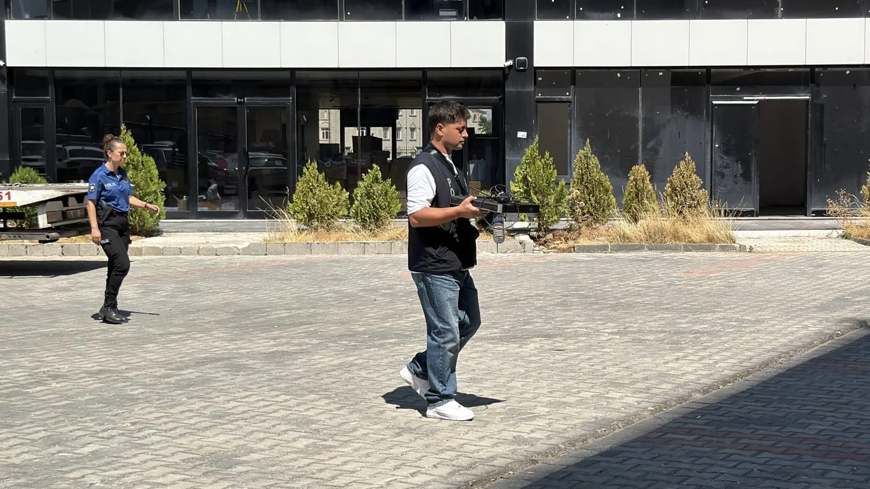 Diyarbakır'da yangının izleri gün ağarınca netleşti 13 katlı plazada hasar tespiti sürüyor