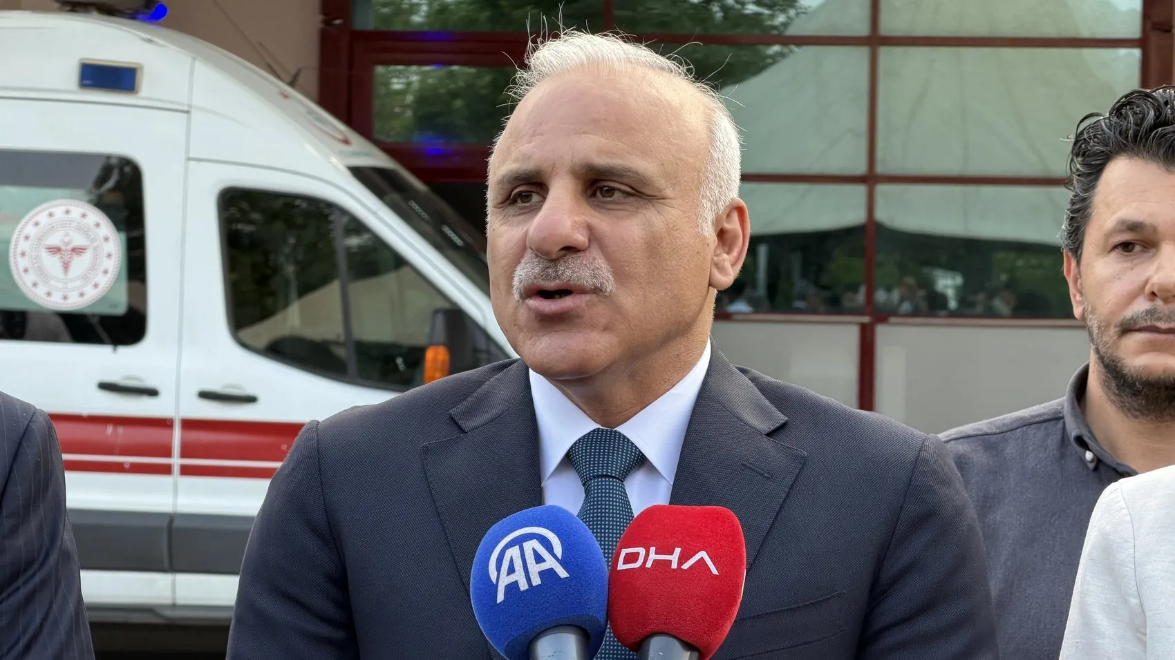 Diyarbakır Lice'de nişan yolunda büyük acı Teker patlaması sonucu 7 kişi hayatını kaybetti