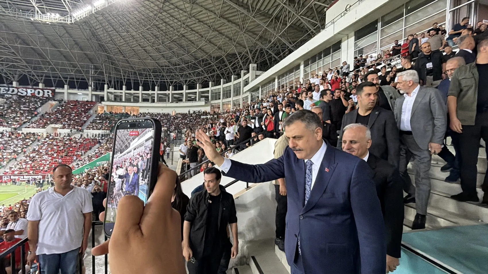 Amedspor'un tarihi Süper Lig maçı protokolün yakın markajında Bakanlar stadyumdaydı