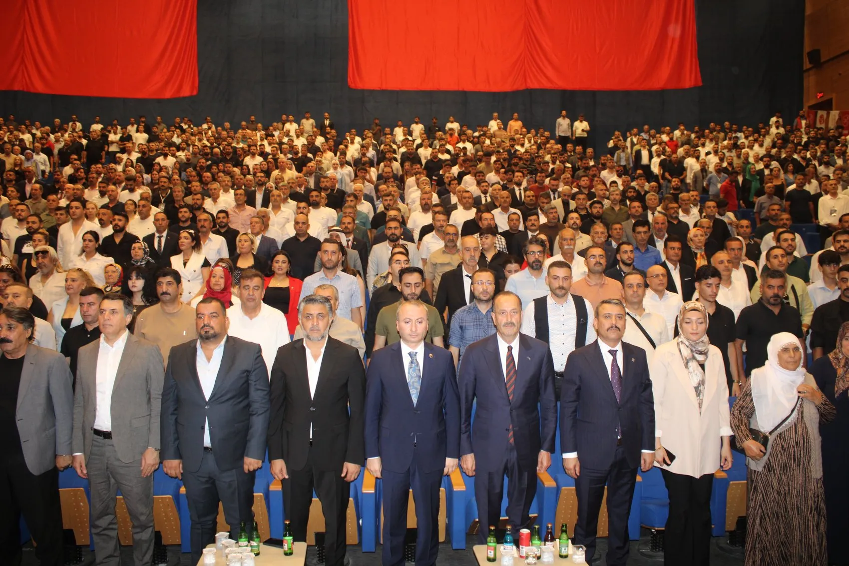 Diyarbakır'da MHP Kongresi Osmanağaoğlu'ndan "kapılar açtık" mesajı, Özcoşkun güven