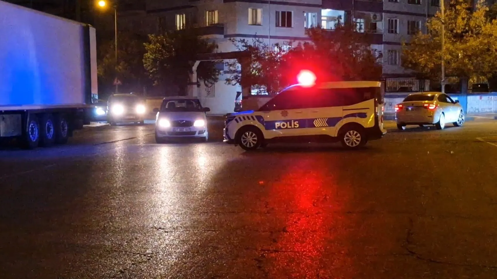 Diyarbakır Kayapınar'da dehşet gecesi: Oyun salonuna silahlı saldırıda 3 yaralı