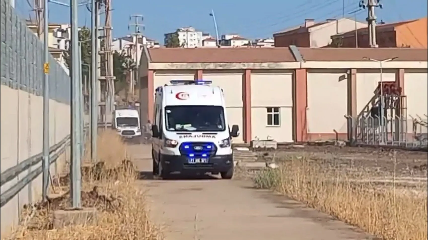 Diyarbakır Kayapınar'da iş kazası: Kapalı alanda boya yapan 2 işçi tinerden zehirlendi
