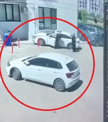 Diyarbakır Kayapınar'da site içinde korkutan kaza: Otomobil duvara çarptı