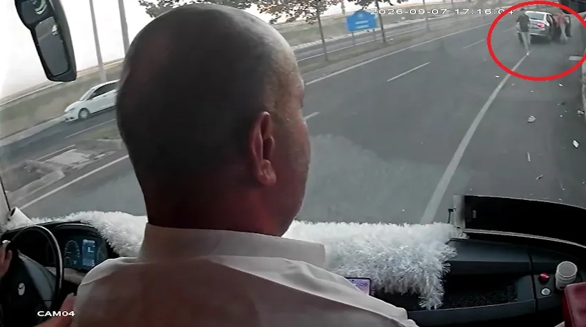 Diyarbakır Bağlar'da kaldırımda yürüyen anne ve iki çocuğuna otomobil çarptı: 3 yaralı