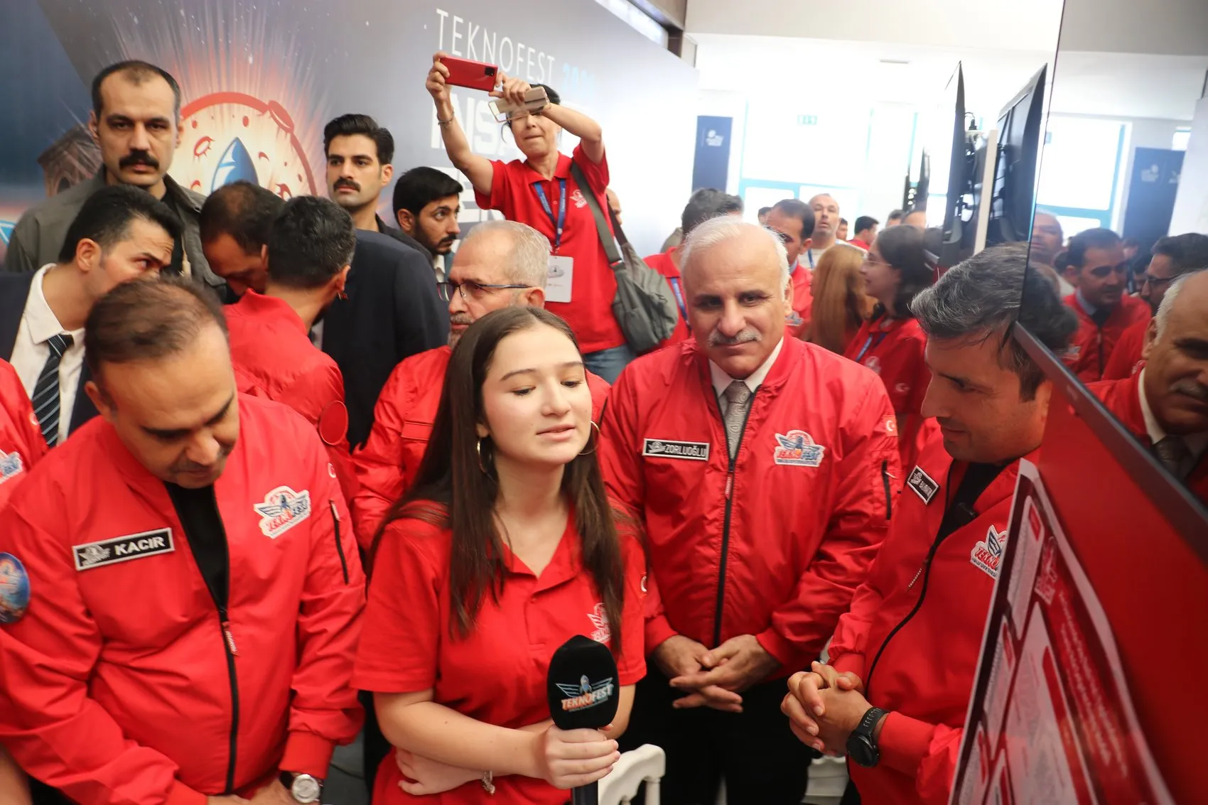 Diyarbakır'da TEKNOFEST rüzgarı: Bakan Kacır ve Selçuk Bayraktar gençlerle buluştu