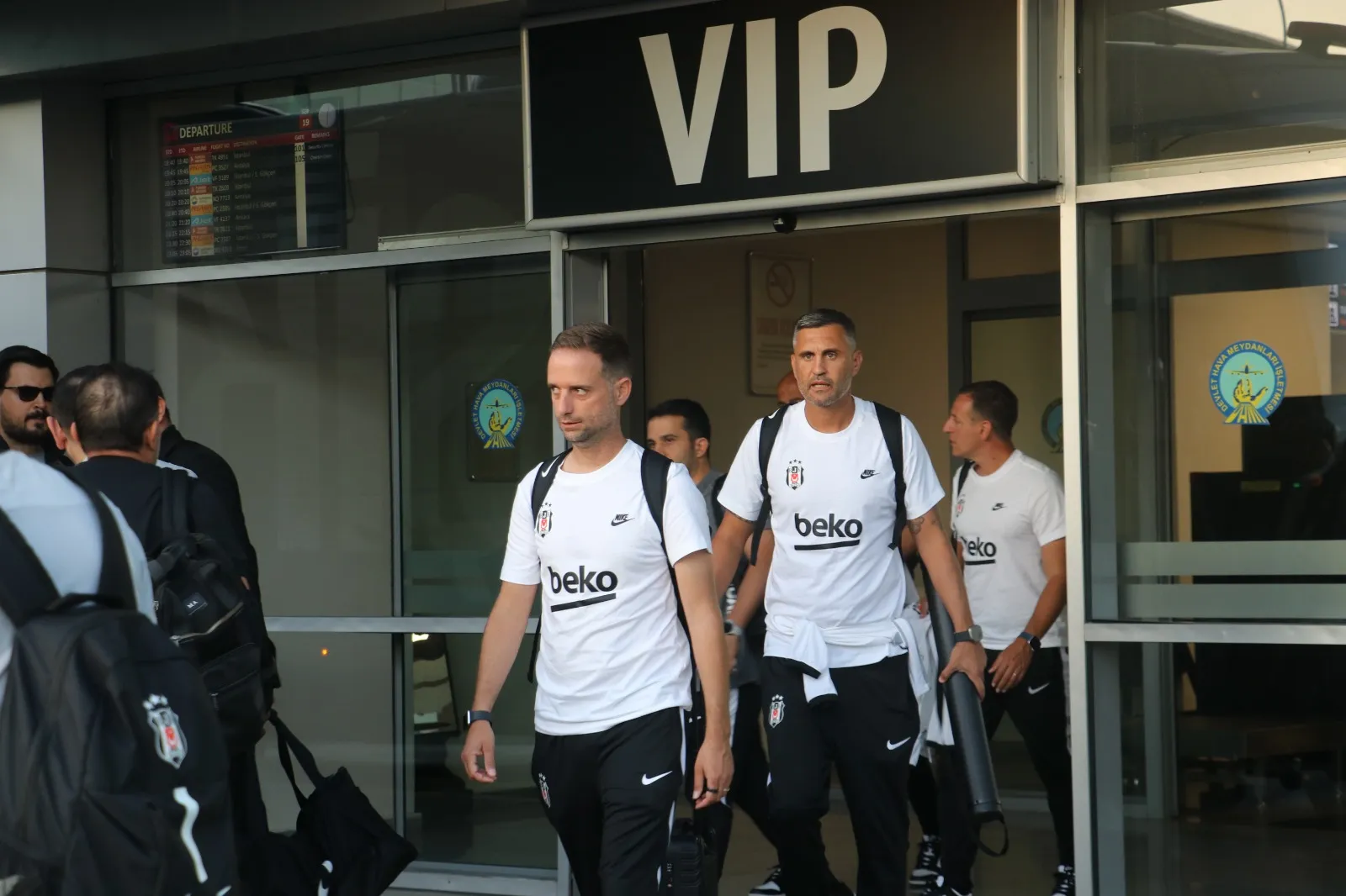 Beşiktaş kafilesi Diyarbakır'a ayak bastı: Amedspor maçı için geri sayım başladı