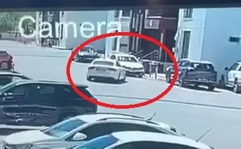 Diyarbakır Kayapınar'da site içinde korkutan kaza: Otomobil duvara çarptı