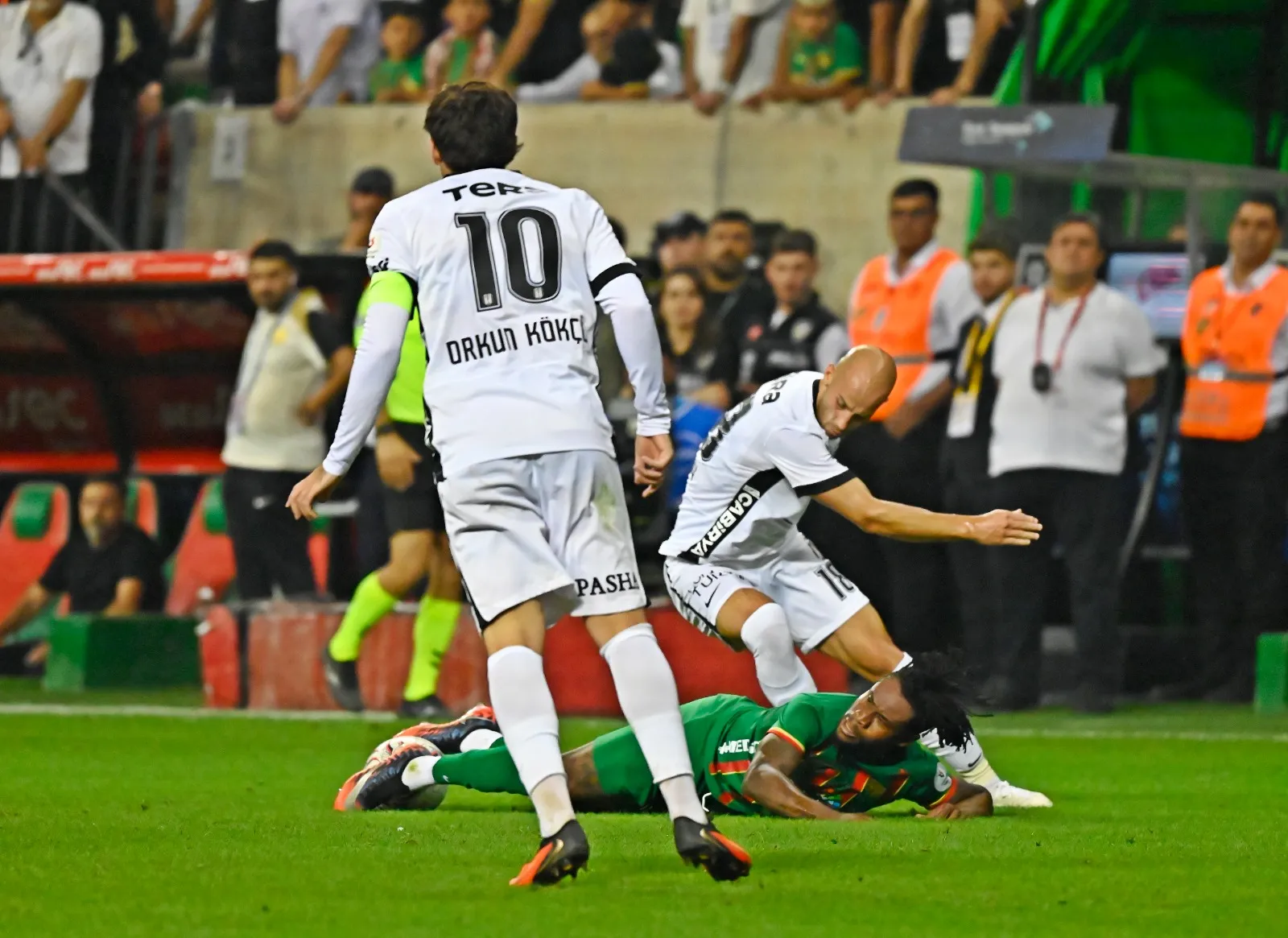 Amedspor Diyarbakır'da devleşti: Beşiktaş'ı 3-2'lik skorla sahadan sildi