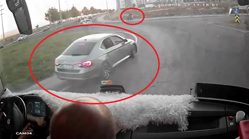 Diyarbakır Bağlar'da kaldırımda yürüyen anne ve iki çocuğuna otomobil çarptı: 3 yaralı