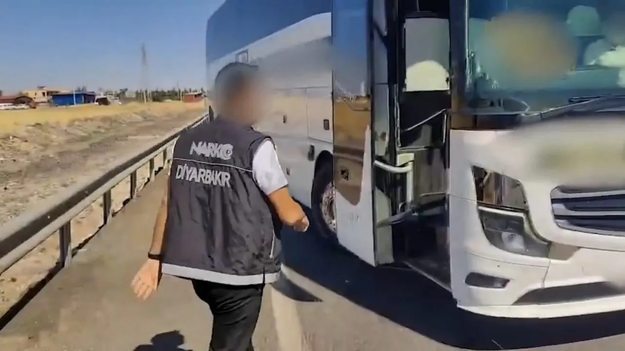Diyarbakır'da mide operasyonu: 780 gram metamfetamini yutarak taşıyan 2 kişi tutuklandı