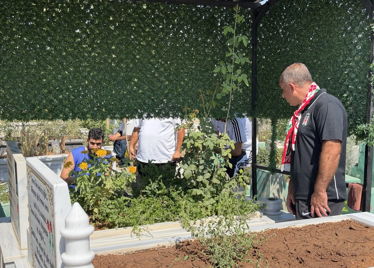 Amedspor ve Beşiktaş taraftarlarından anlamlı buluşma: Rojin Kabaiş'in mezarı başında adalet çağrısı
