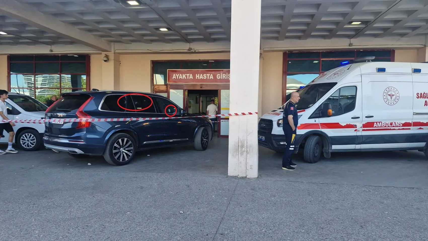 Diyarbakır Yenişehir'de kırmızı ışıkta dehşet anları: Silahlı saldırı kamerada