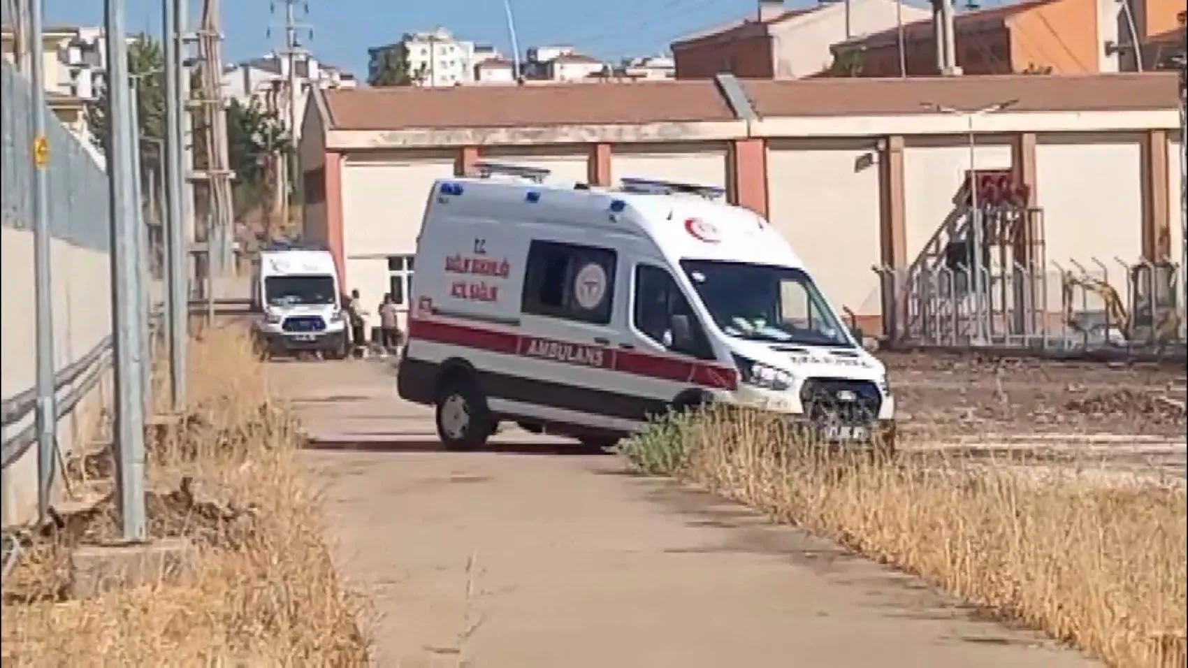 Diyarbakır Kayapınar'da iş kazası: Kapalı alanda boya yapan 2 işçi tinerden zehirlendi