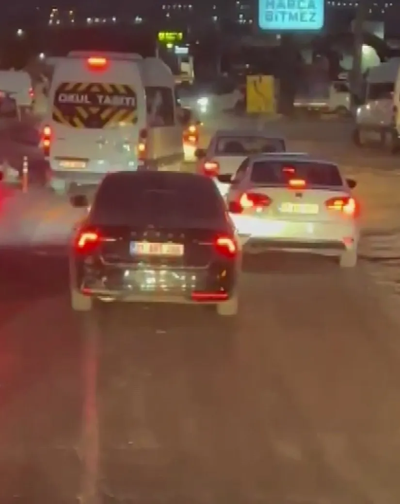 Diyarbakır Silvan Bulvarı'nda itfaiye aracına yol vermeyen çakarlı araç tepki çekti