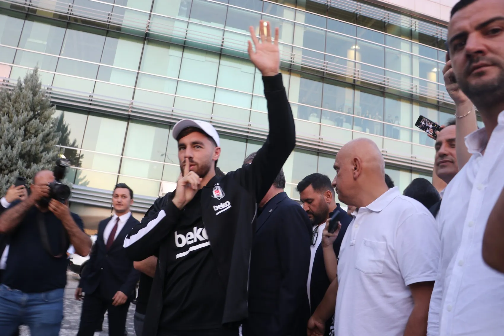 Beşiktaş kafilesi Diyarbakır'a ayak bastı: Amedspor maçı için geri sayım başladı