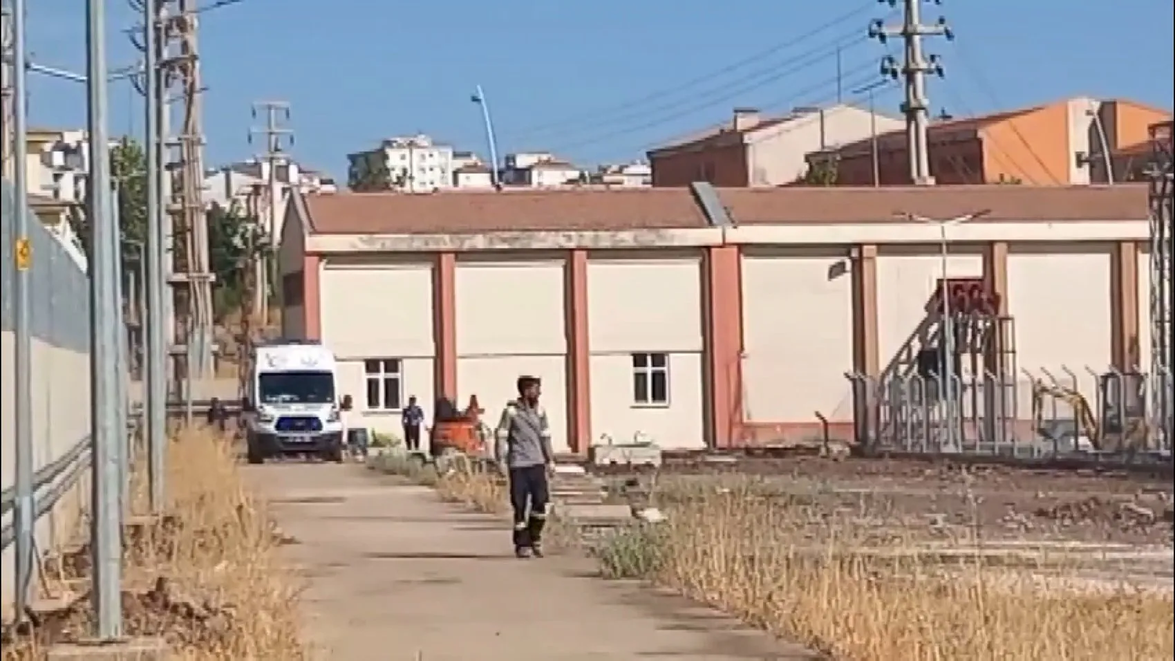 Diyarbakır Kayapınar'da iş kazası: Kapalı alanda boya yapan 2 işçi tinerden zehirlendi
