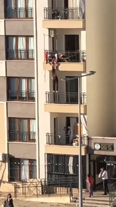 Diyarbakır Bağlar'da yürekleri ağza getiren kurtarma: Balkondan düşen çocuğu böyle yakaladı