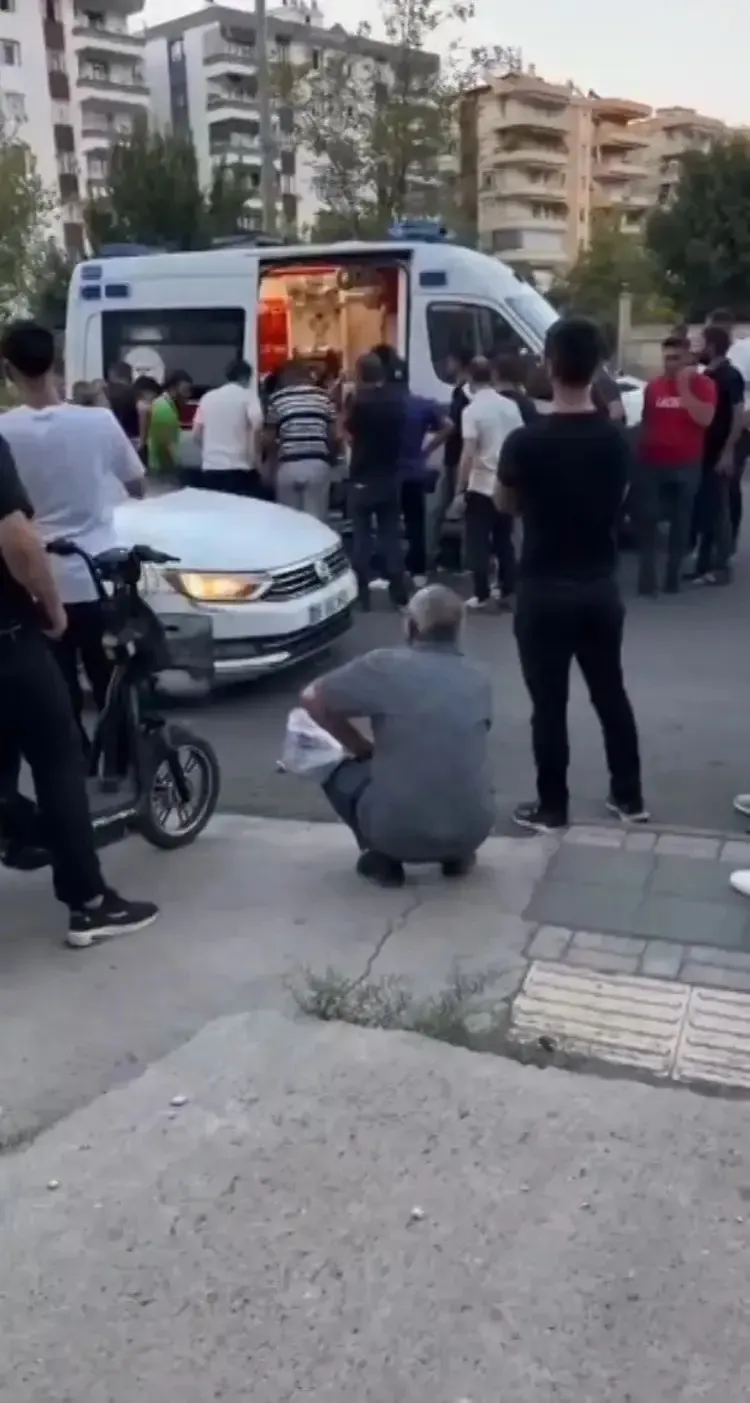Diyarbakır'da taziye evinde dehşet: Çocuğunu susturmaya çalışırken canından oldu
