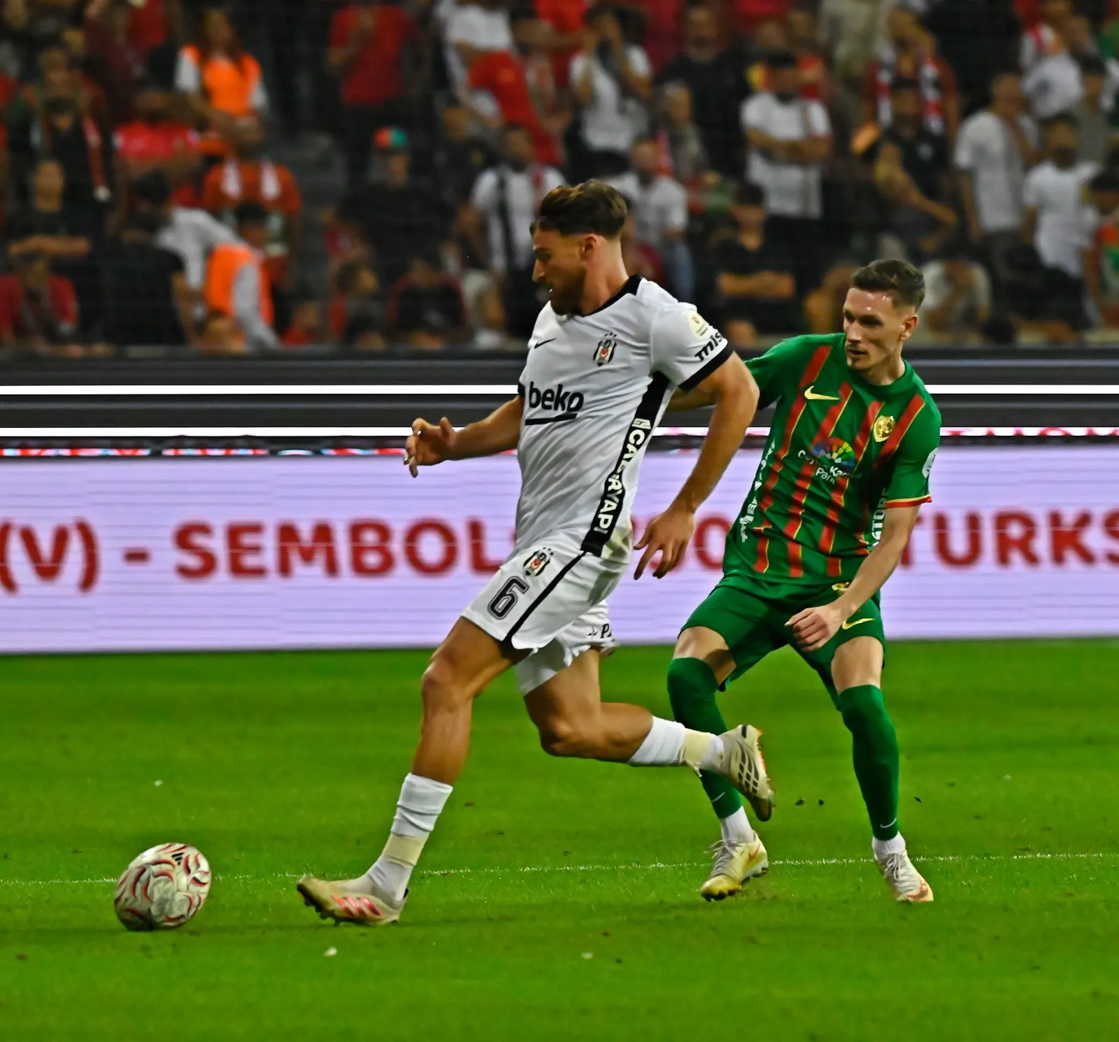 Amedspor Diyarbakır'da devleşti: Beşiktaş'ı 3-2'lik skorla sahadan sildi