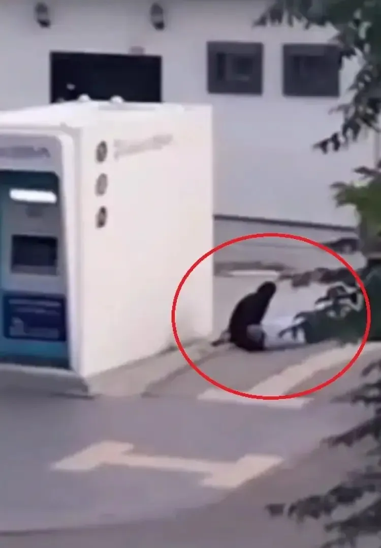 Diyarbakır'da taziye evinde dehşet: Çocuğunu susturmaya çalışırken canından oldu