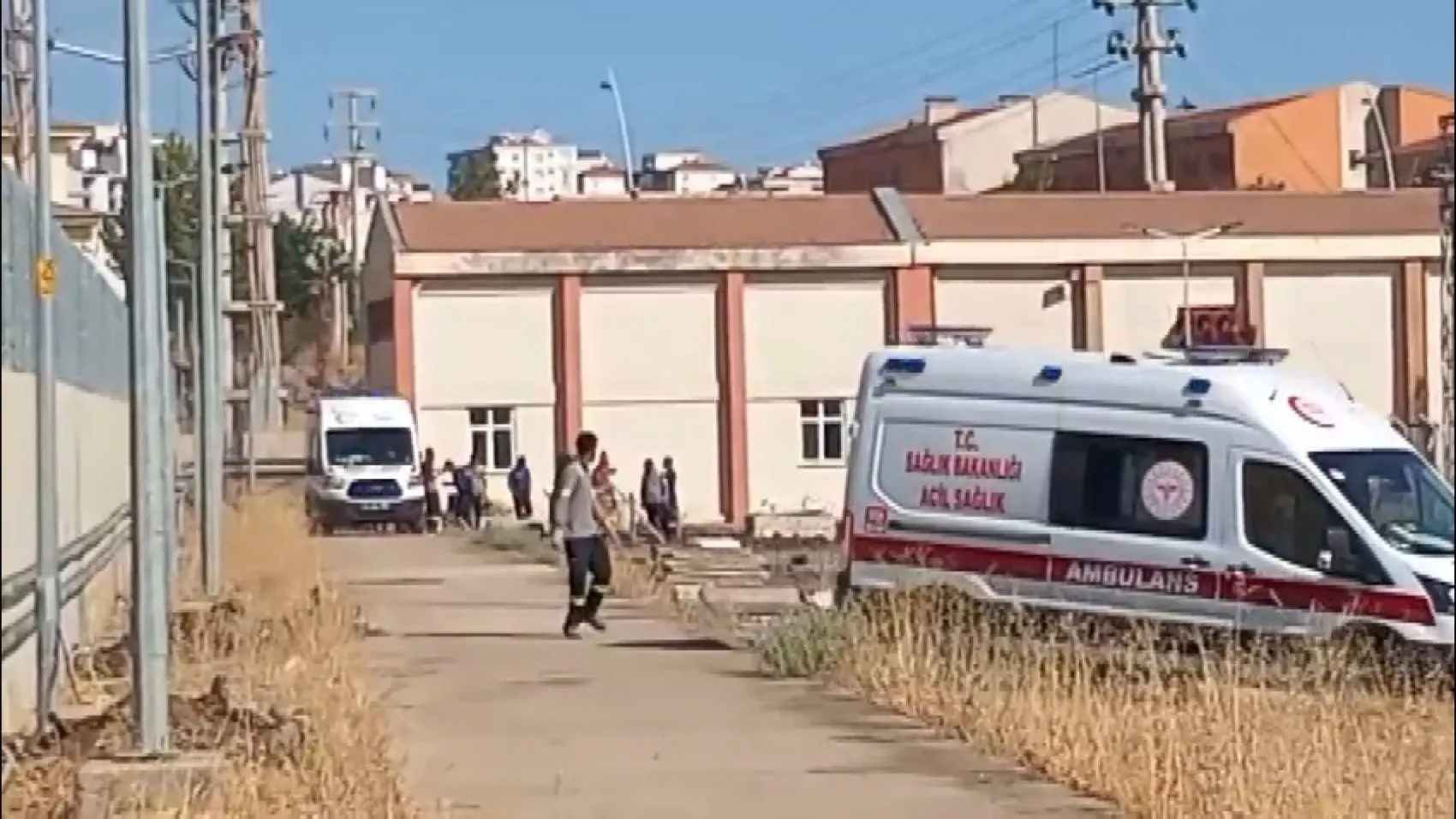 Diyarbakır Kayapınar'da iş kazası: Kapalı alanda boya yapan 2 işçi tinerden zehirlendi